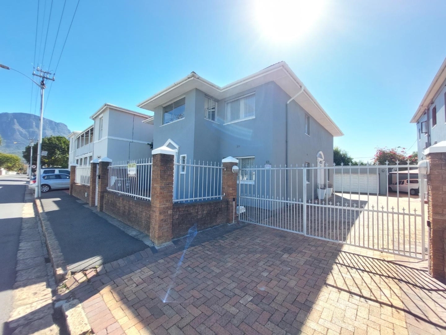 To Let 4 Bedroom Property for Rent in Claremont Western Cape